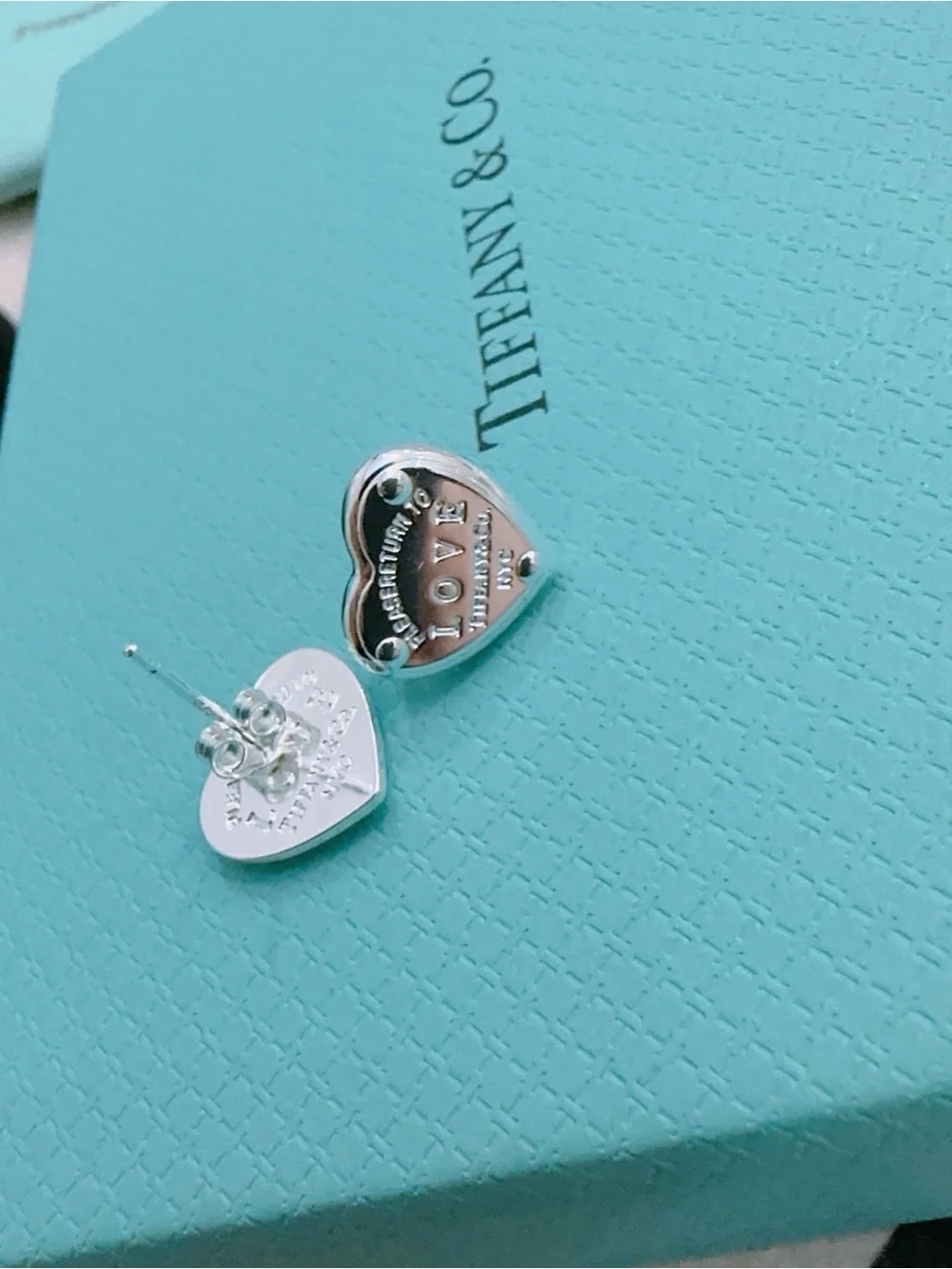 Tiffany & Co. Silver Heart Tag Key/Card Holder on Tiffany Blue
